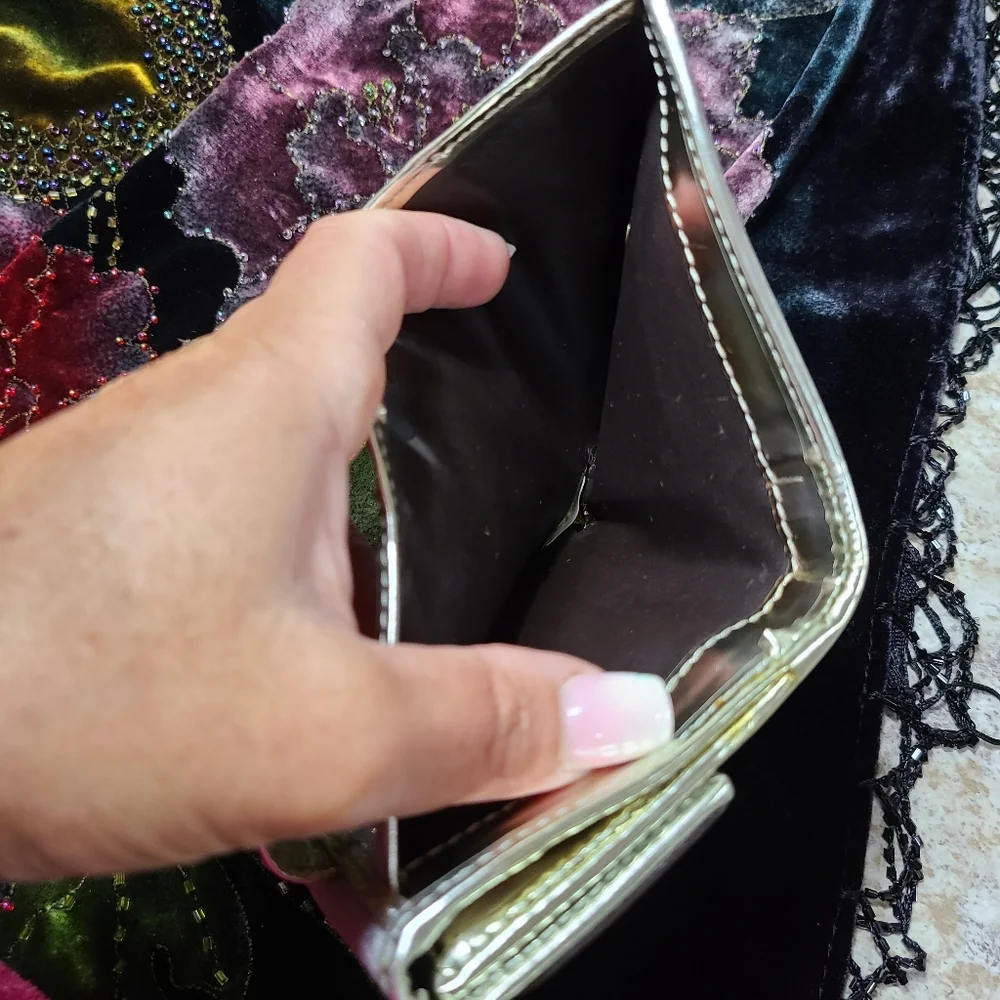 EUC Gucci Wallet - Picture 14 of 15